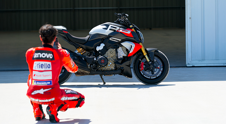 New Ducati Diavel V4 RS Image