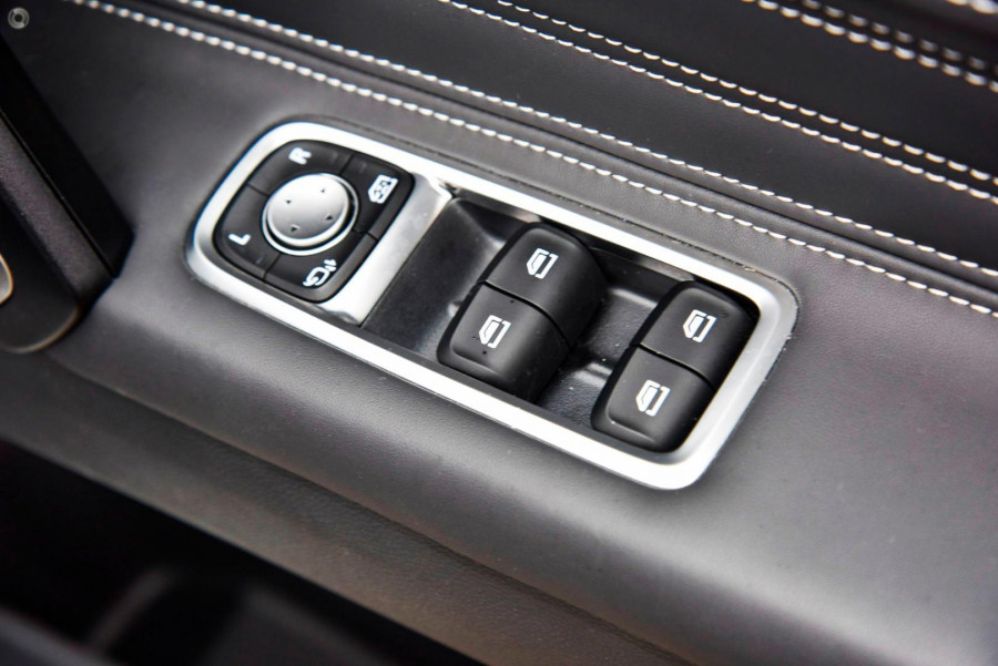 2026 MY25 LDV D90 SV9A Executive SUV Image 13