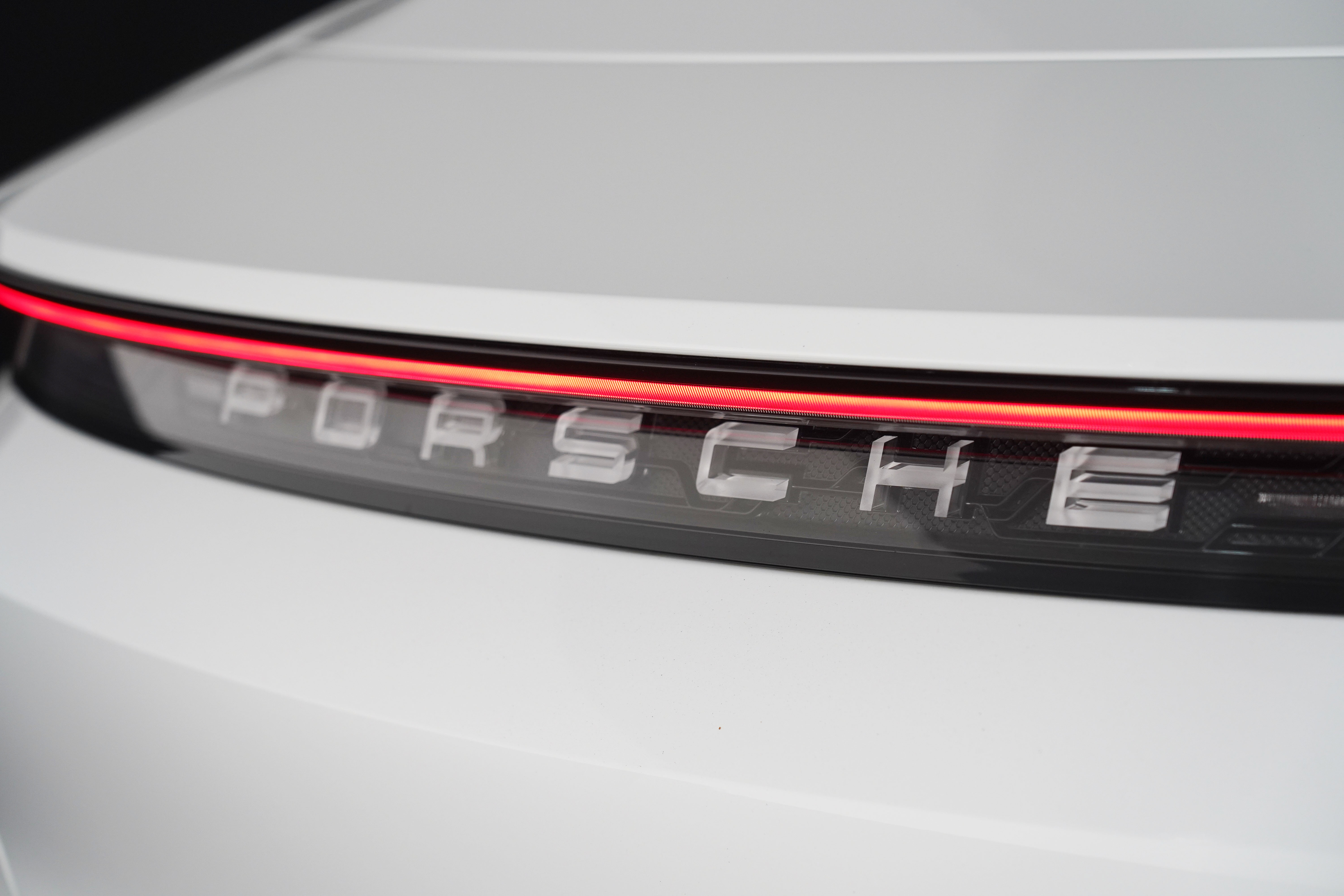 2021 Porsche Taycan 4S Coupe Image 20