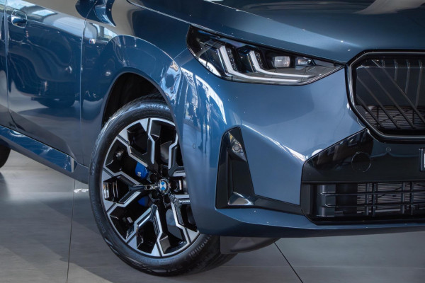 2025 BMW X3 G45 30e xDrive SUV image 6