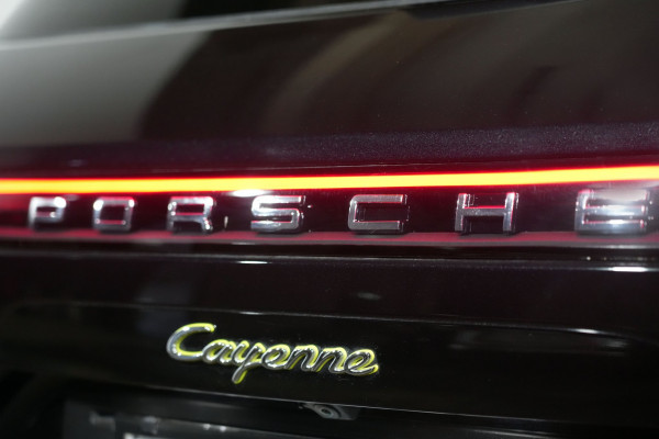 2018 Porsche Cayenne E-Hybrid SUV Image 9