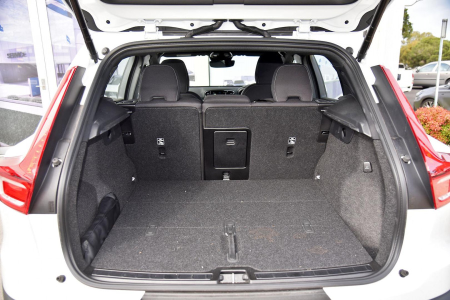 2024 MY25 Volvo XC40 XZ Plus B4 SUV Image 19