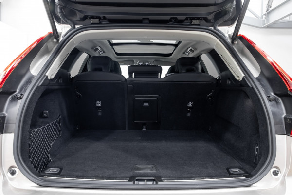 2025 Volvo XC60 UZ B5 Ultra Dark 2L Petrol AWD SUV Image 8