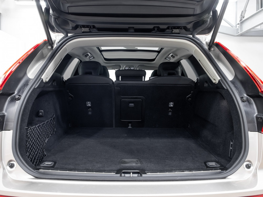2025 Volvo XC60 UZ B5 Ultra Dark 2L Petrol AWD SUV Image 8