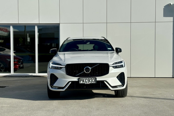 2022 Volvo XC60 B6 AWD R-Design SUV Image 2