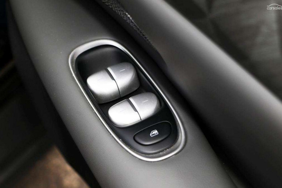 2026 MG IM5 P12L Performance Hatch Image 12