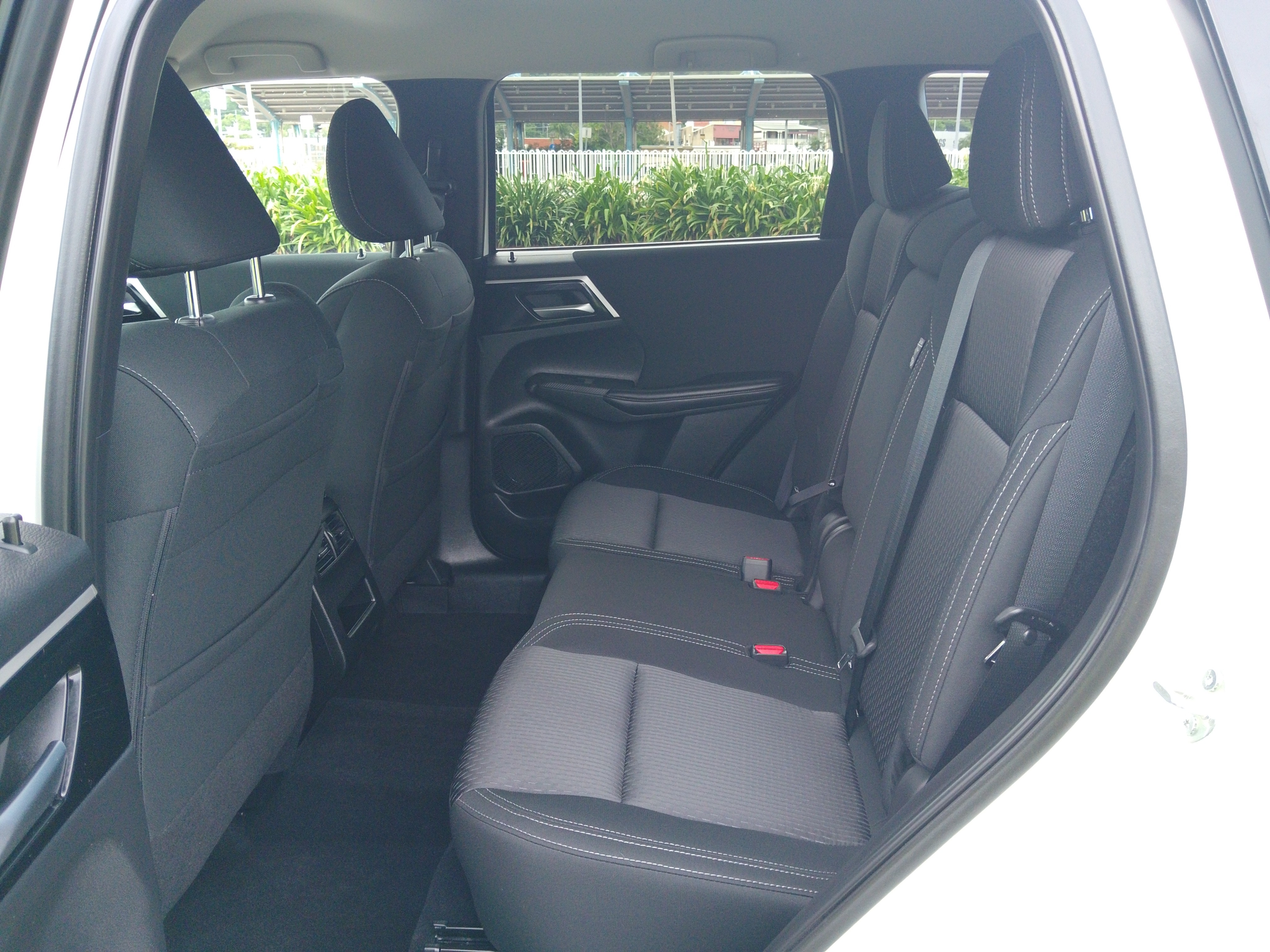 2023 MY24 Mitsubishi Outlander ZM LS SUV Image 10