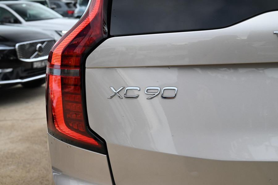 2026 Volvo XC90 L Series Ultra B5 Dark SUV Image 10