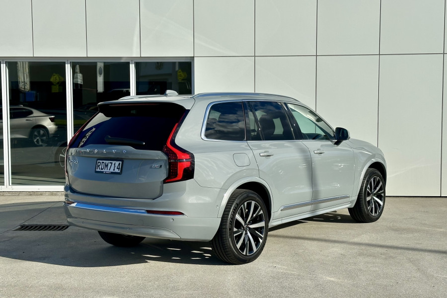 2025 Volvo XC90 L Series Ultra B5 Bright SUV Image 10