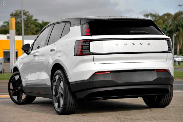 2026 Volvo EX30  Single Motor Extended Range Ultra SUV Image 5
