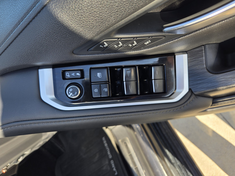2022 Toyota LandCruiser FJA300R GR Sport SUV Image 19
