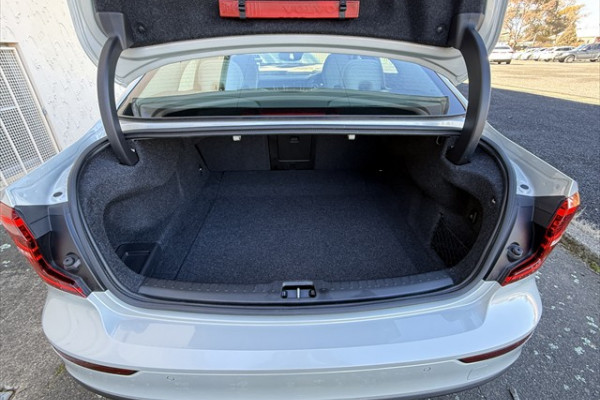 2019 MY20 Volvo S60 Z Series T5 Inscription Sedan Image 18