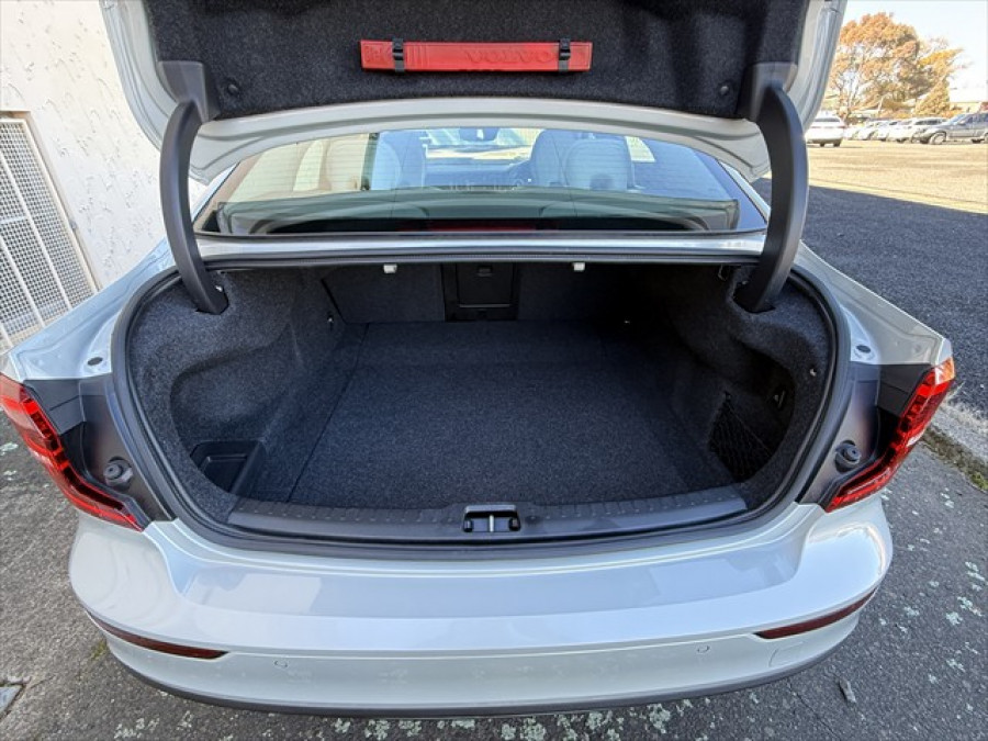 2019 MY20 Volvo S60 Z Series T5 Inscription Sedan Image 18