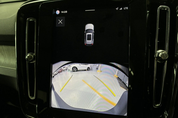 2025 Volvo XC40 XZ Plus B4 SUV Image 16