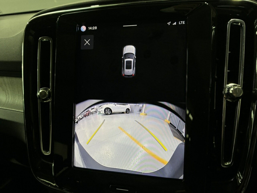 2025 Volvo XC40 XZ Plus B4 SUV Image 16