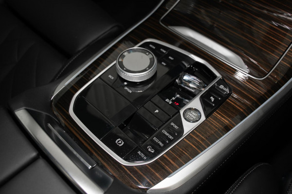 2025 BMW X5 G05 LCI xDrive30d M Sport SUV image 14