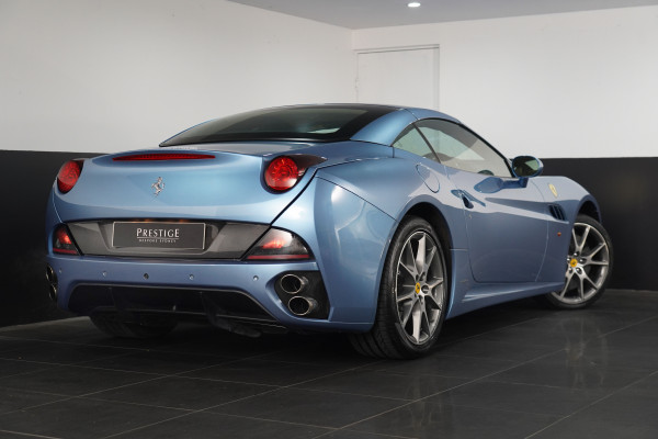 2011 Ferrari California Convertible Image 16