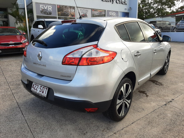 2012 Renault Megane III B32  Dynamique Hatchback Image 5