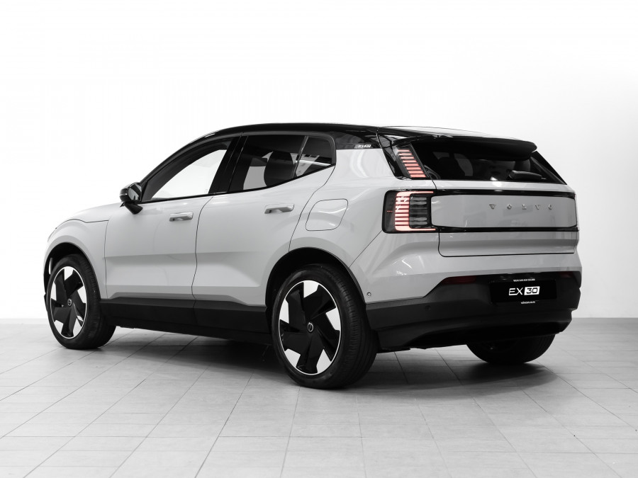 2026 Volvo EX30  Single Motor Extended Range Ultra SUV Image 6