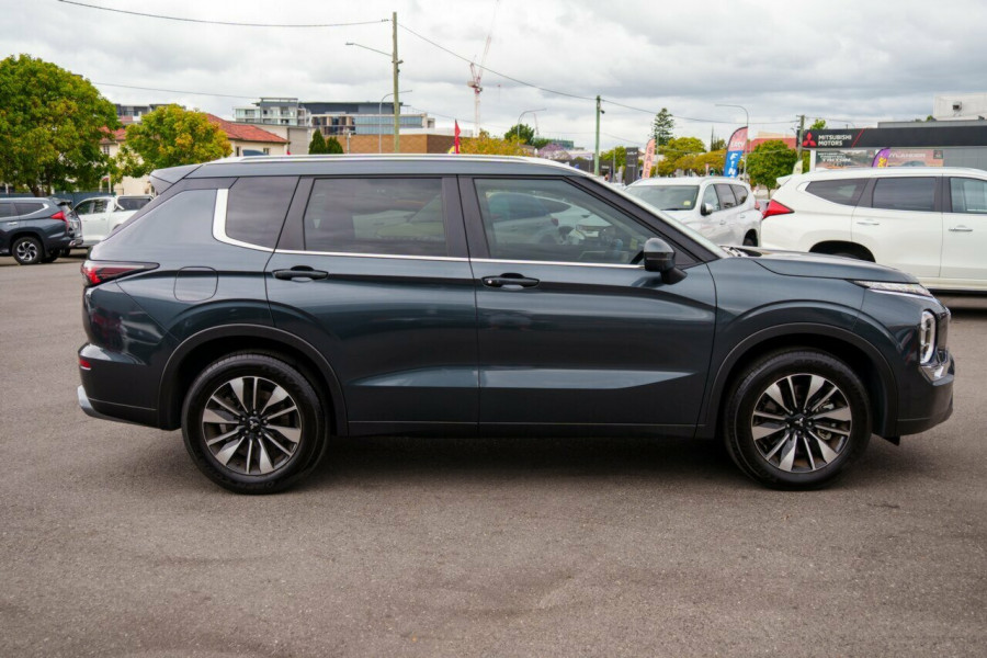 2025 Mitsubishi Outlander ZM LS SUV Image 4