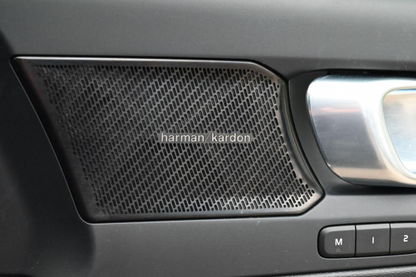 2022 Volvo XC40 XZ T5 R-Design SUV Image 14