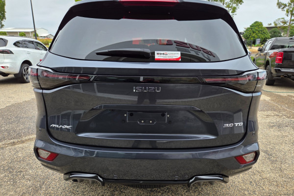 2025 Isuzu MU-X LS-T SUV