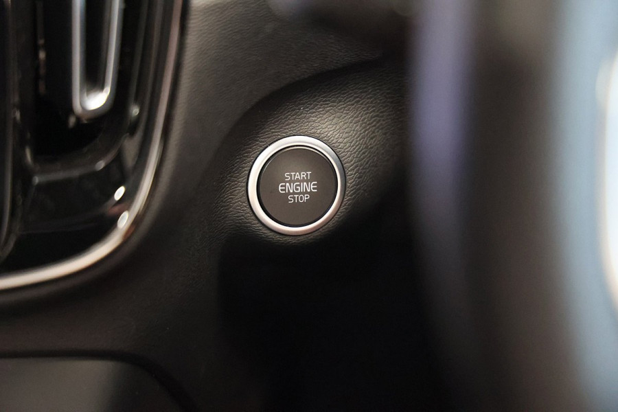 2021 Volvo XC40 XZ T5 R-Design SUV Image 21