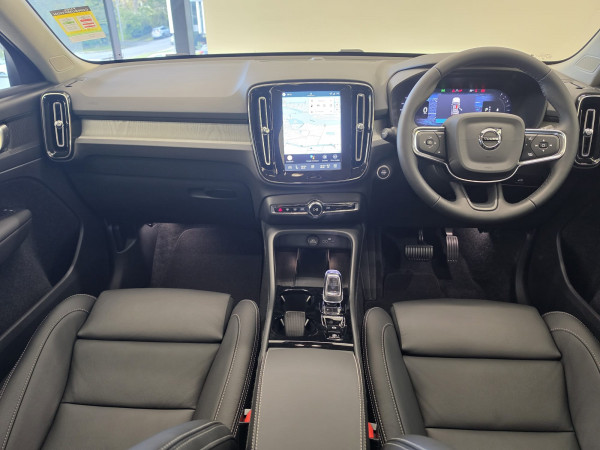 2025 MY26 Volvo XC40 XZ Ultra B4 Dark SUV image 2