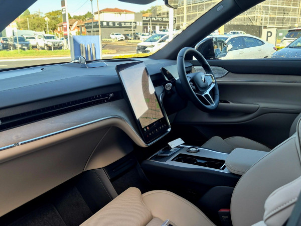 2025 Volvo EX90  Plus Twin Motor SUV image 11