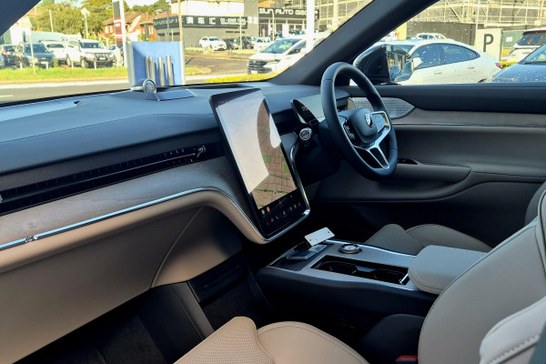 2025 Volvo EX90  Plus Twin Motor SUV Image 11