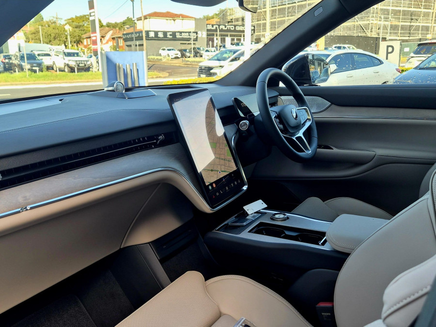 2025 Volvo EX90  Plus Twin Motor SUV Image 11