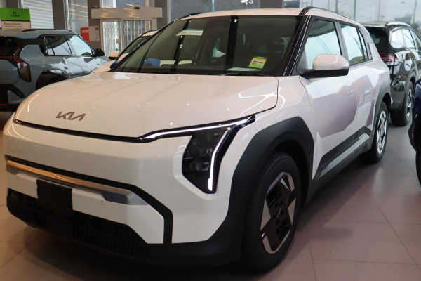 2026 MY27 Kia EV3 SV Air Standard Range SUV Image 5
