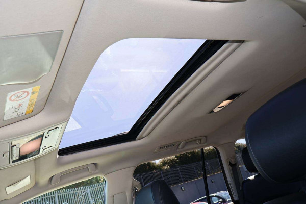 2016 Toyota LandCruiser VDJ200R VX SUV Image 9