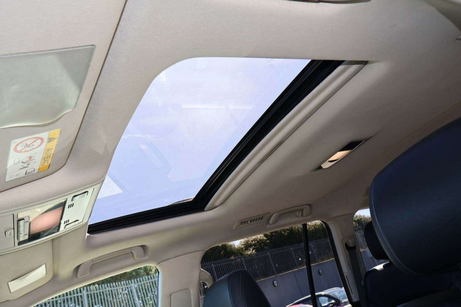 2016 Toyota LandCruiser VDJ200R VX SUV Image 9