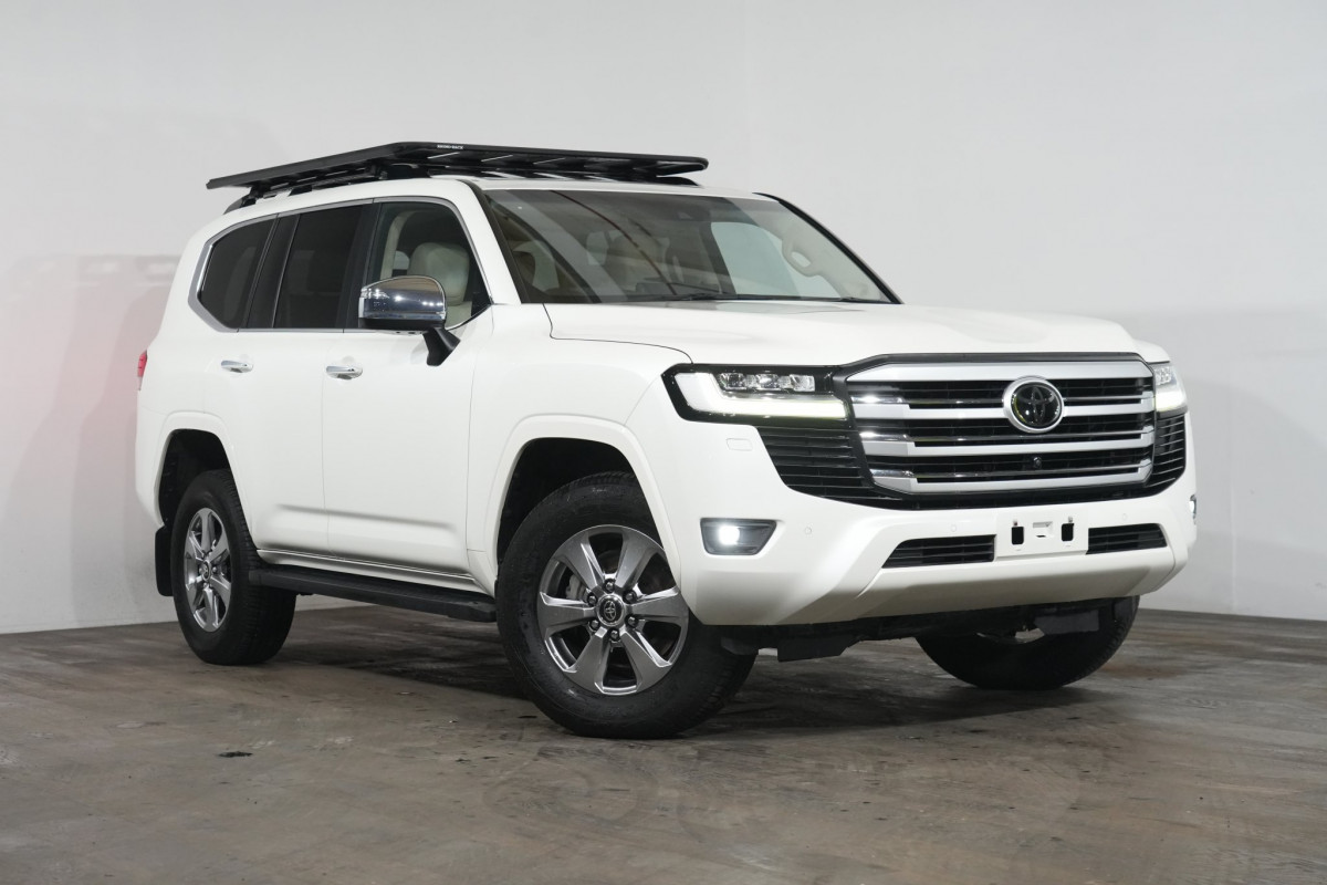 2023 Toyota LandCruiser Sahara SUV