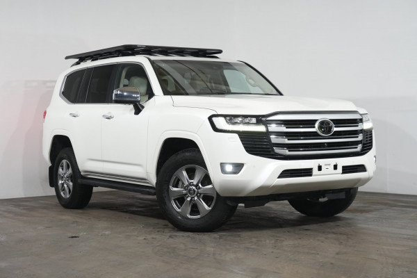 2023 Toyota LandCruiser Sahara SUV