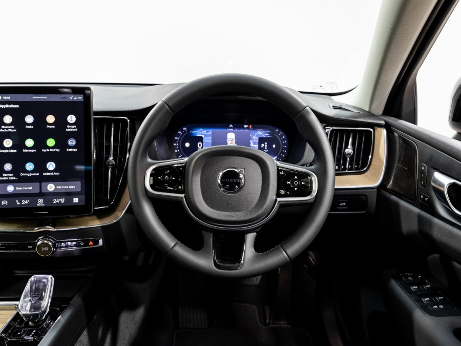 2026 Volvo XC60 UZ B5 Ultra Dark 2.0P, Mild Hybrid SUV Image 17