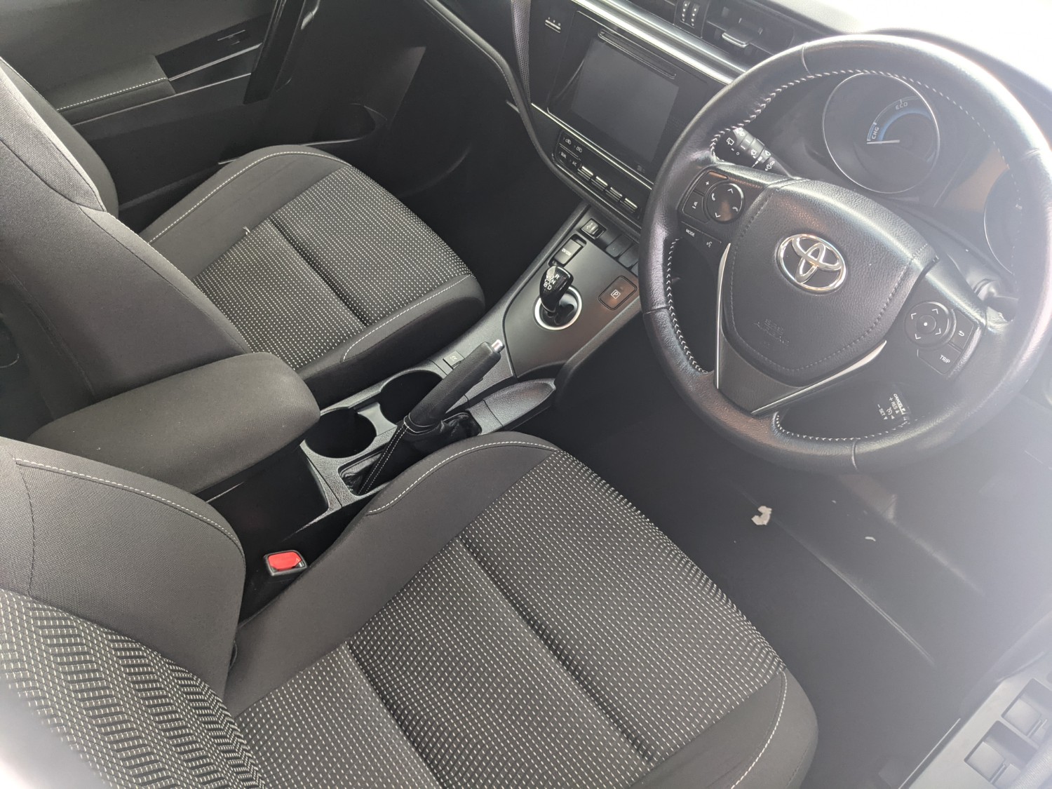2017 Toyota Corolla ZWE186R HYBRID Hatchback Image 11