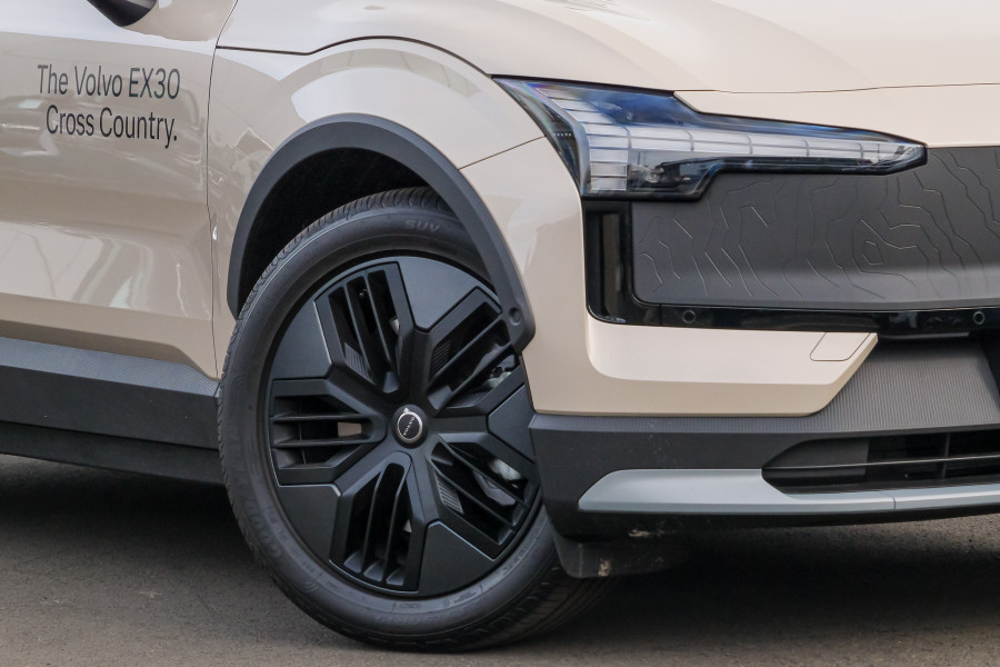 2026 Volvo EX30 Cross Country  Ultra Twin Motor Performance SUV Image 6