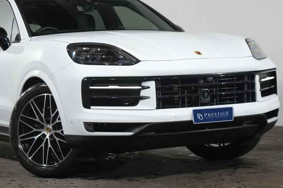 2023 Porsche Cayenne SUV Image 2