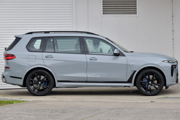2025 BMW X7 G07 LCI xDrive40i M Sport SUV image 3