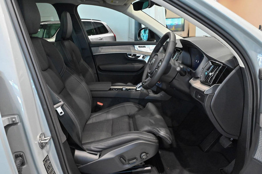 2026 Volvo XC90 L Series Ultra B5 Dark SUV Image 7