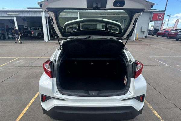 2018 Toyota C-HR NGX10R  SUV Image 5
