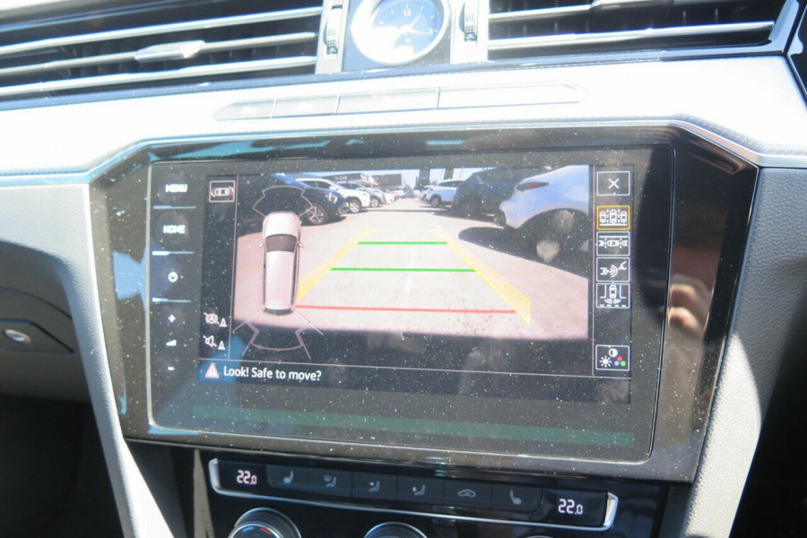 2017 Volkswagen Passat B8 206TSI R-Line Wagon Image 19