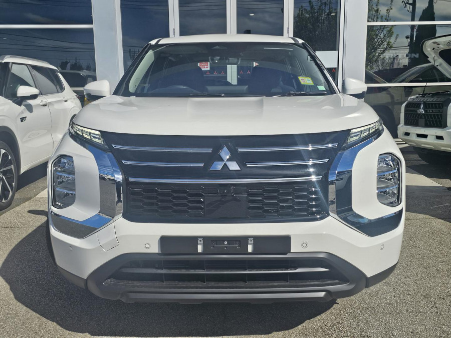 2025 Mitsubishi Outlander ZM ES SUV Image 2