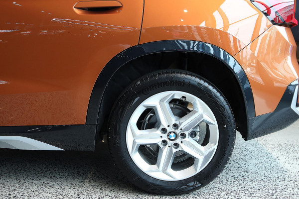 2025 BMW X1 U11 sDrive18i SUV image 4