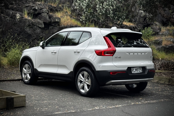 2025 Volvo XC40 XZ Plus B4 SUV Image 5