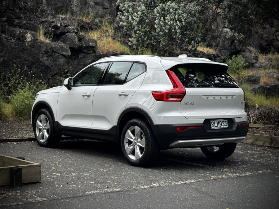 2025 Volvo XC40 XZ Plus B4 SUV Image 5