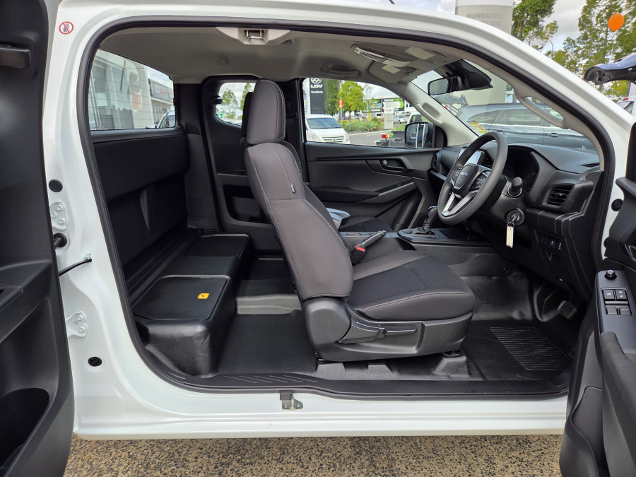 2026 Isuzu D-MAX RG SX Cab Chassis Image 10