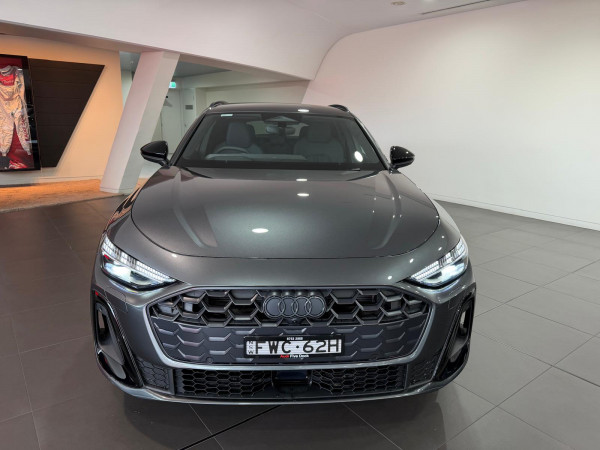 2025 Audi A5 B10  TFSI 200kW S line Wagon image 3